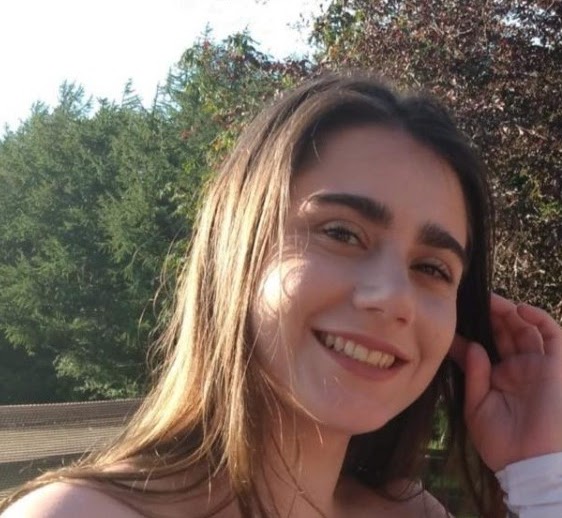 Photo of Lauren Schofield